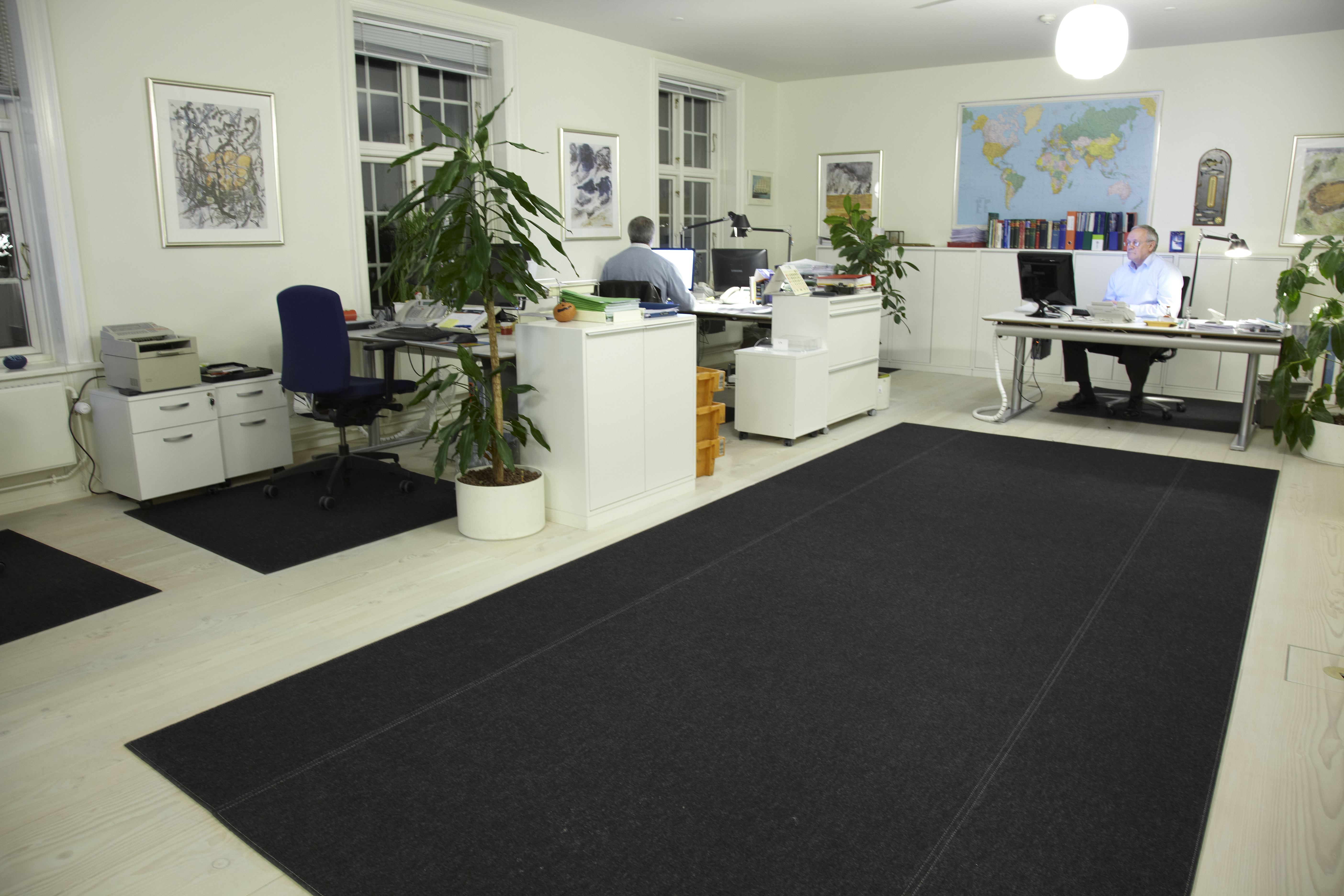 anthracite filttæppe på kontor